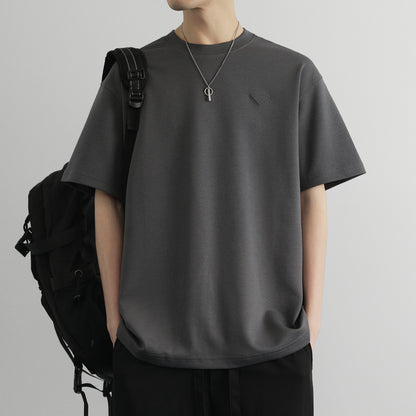 Hvga asosiy modellari eski pul uslubi yumshoq va qulay teri salqin tuyg'u yarim yengli pastki ko'ylak Amerika tekis rangli moda shaxsiyat trendi tasodifiy erkin qisqa qisma futbolkalar bir xil modellar bilan erkaklar va ayollar