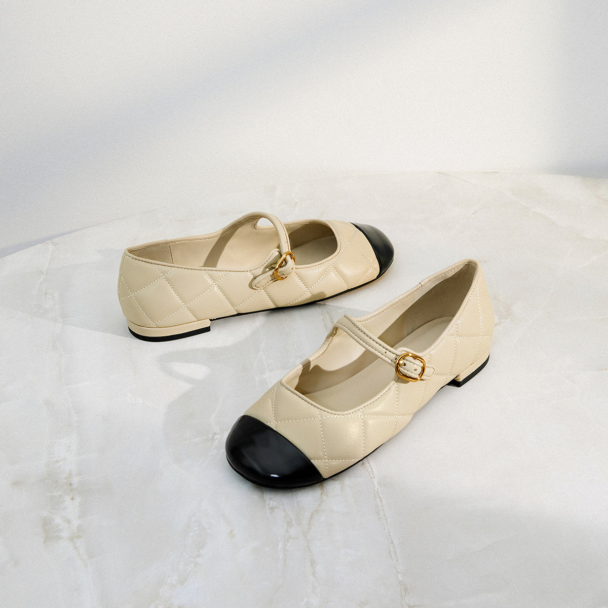 Charlz va Keyt ayollar poyabzali