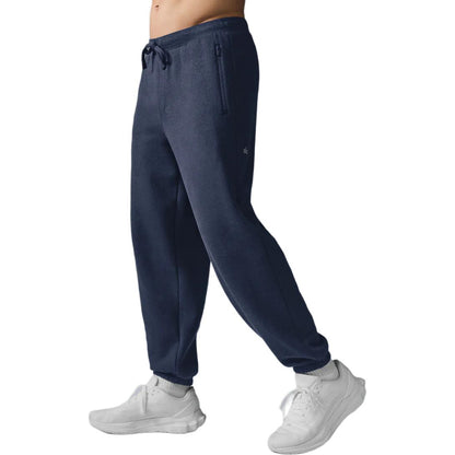 Alo yoga triumph restore bir xil rangdagi logotipi bosilgan, erkin ishlangan terli erkaklar shimlari