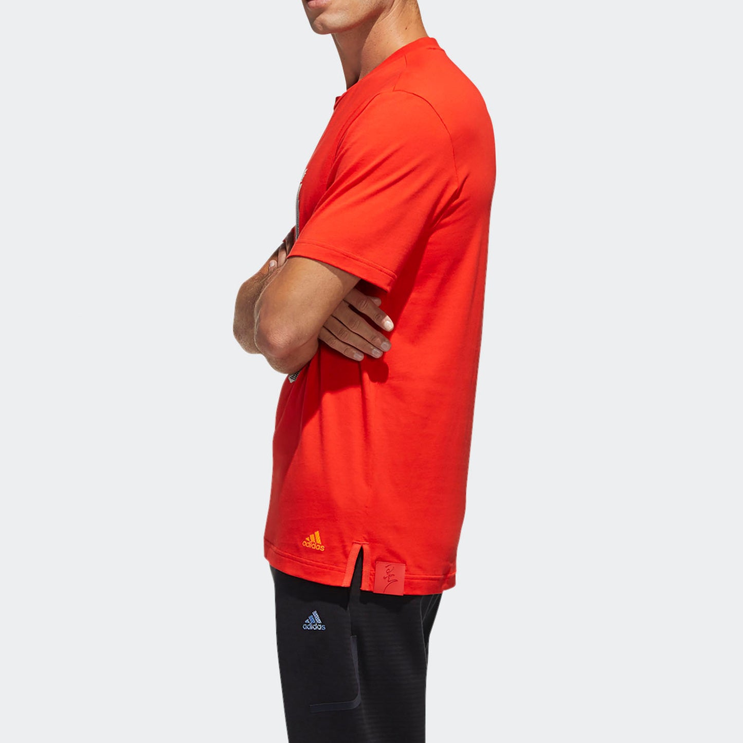 Adidas erkaklar futbolkasi