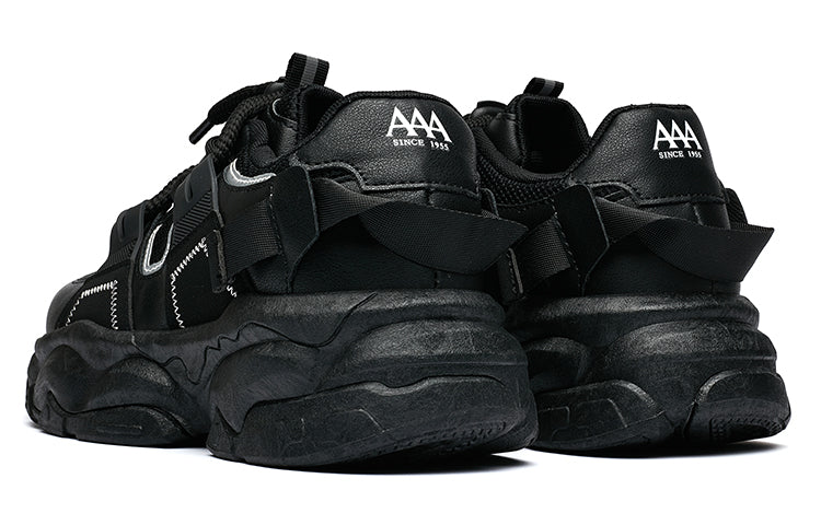 Erkaklar AAA 1955-yildan beri krossovkalar