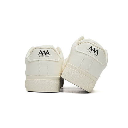 Erkaklar AAA 1955-yildan beri krossovkalar