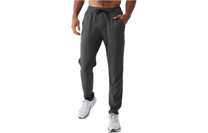 Alo Yoga Erkaklar uchun tekis rangli to'rli terni o'tkazmaydigan sport shimlari