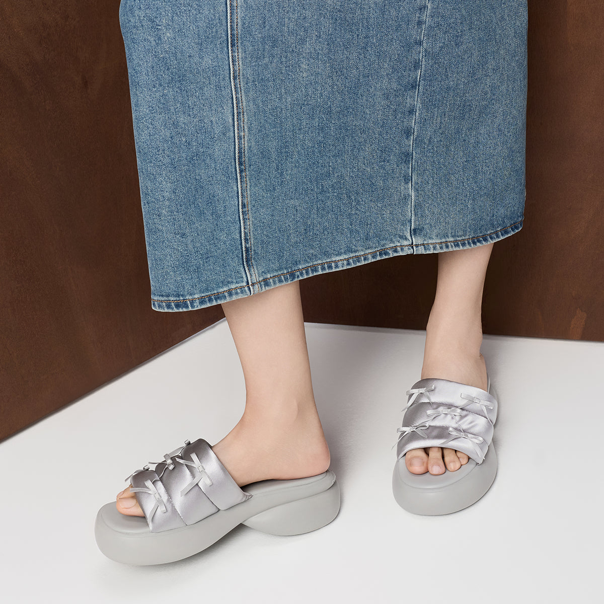 Шлёпанцы женские Charles&Keith ck