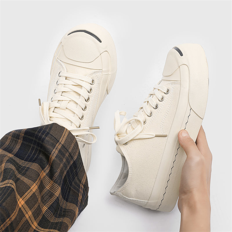 AAA 1955-yildan beri krossovkalar