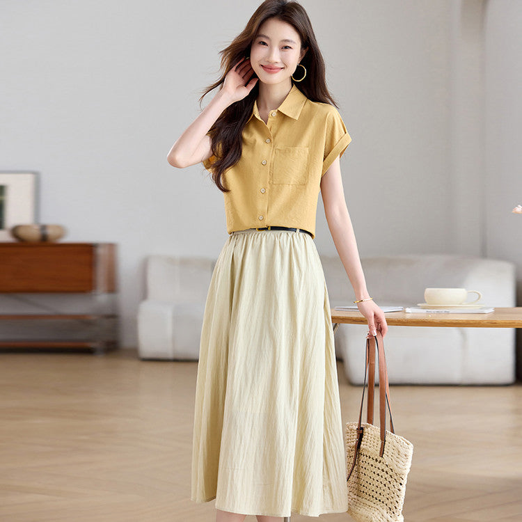 Pierre Cardin tomonidan ishlab chiqarilgan ayollar yubka-kurtkasi kostyumi