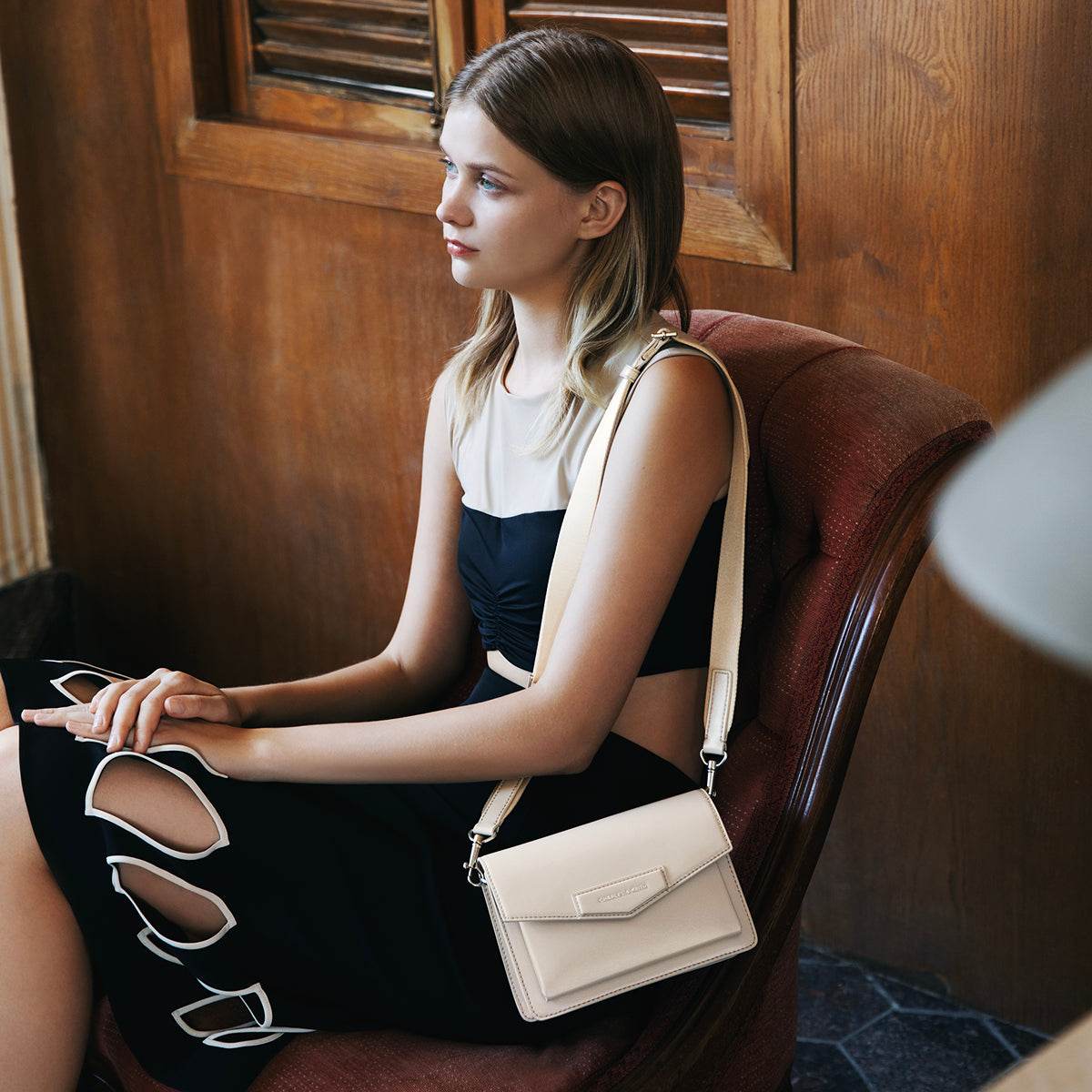 Сумка женская Charles&Keith Simple Wide Strap Square Envelope - Boxette Shop