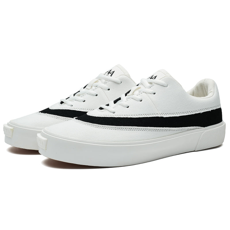 Erkaklar AAA 1955-yildan beri krossovkalar