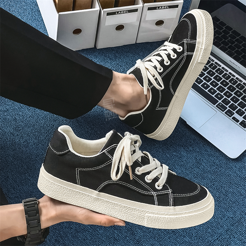 Erkaklar uchun Kaiser krossovkalari