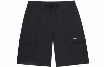 New Balance erkaklar uchun qora tekis to'rli shortilar