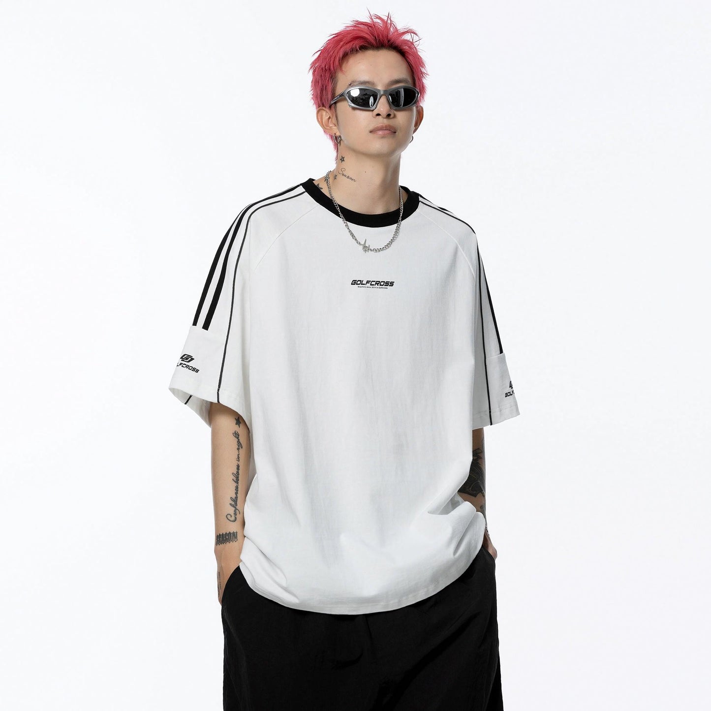 Kollej uslubidagi golfkross rangli to'qnashuv lentasi chiziqli yelkali yengli dumaloq bo'yinli qisqa yengli futbolka bir xil paragrafli erkaklar va ayollar