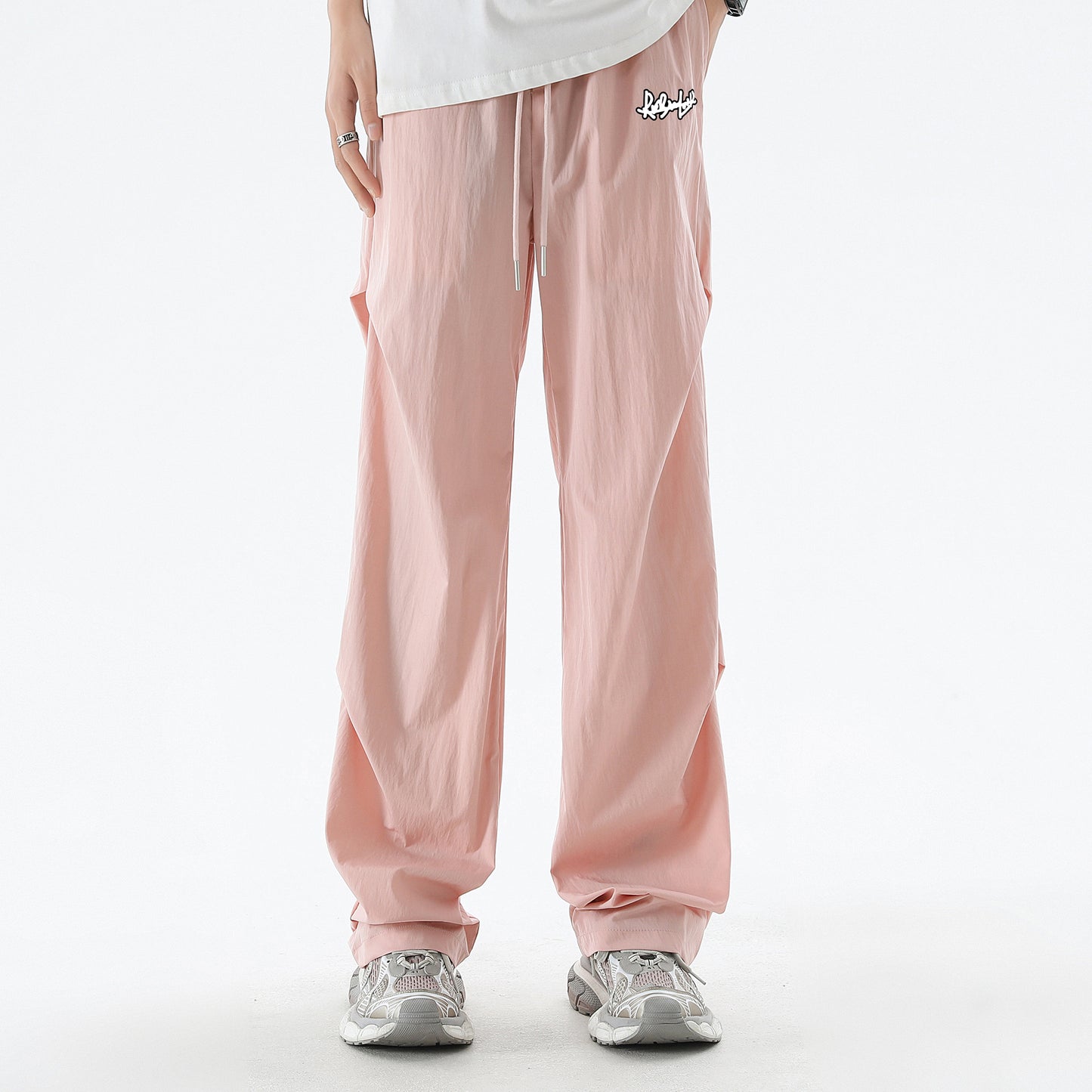 Robinhood robinhood brendining klassik logotipi bir xil modelga ega yuzta tekis kundalik shimlar va ayollar