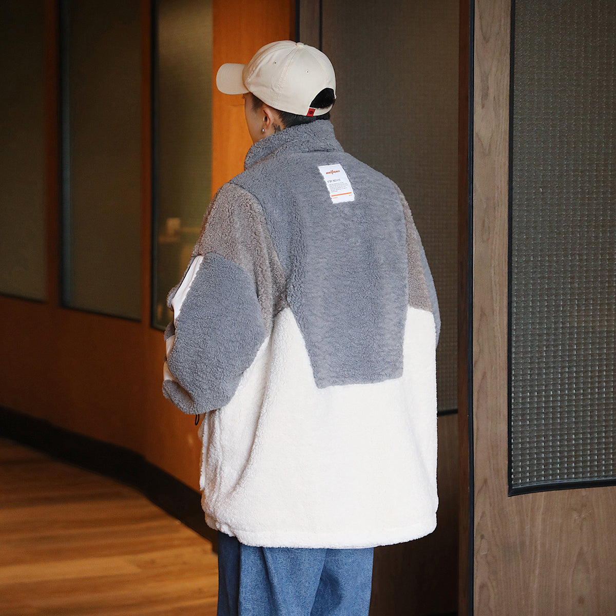 Golfkross ish kiyimi cho'ntaklari bir-biriga bog'langan to'qnashuv rangli qo'zichoq juni harflari yorlig'i qalinlashgan yoqa bo'sh paxta ko'ylagi bir xil narsali erkaklar va ayollar