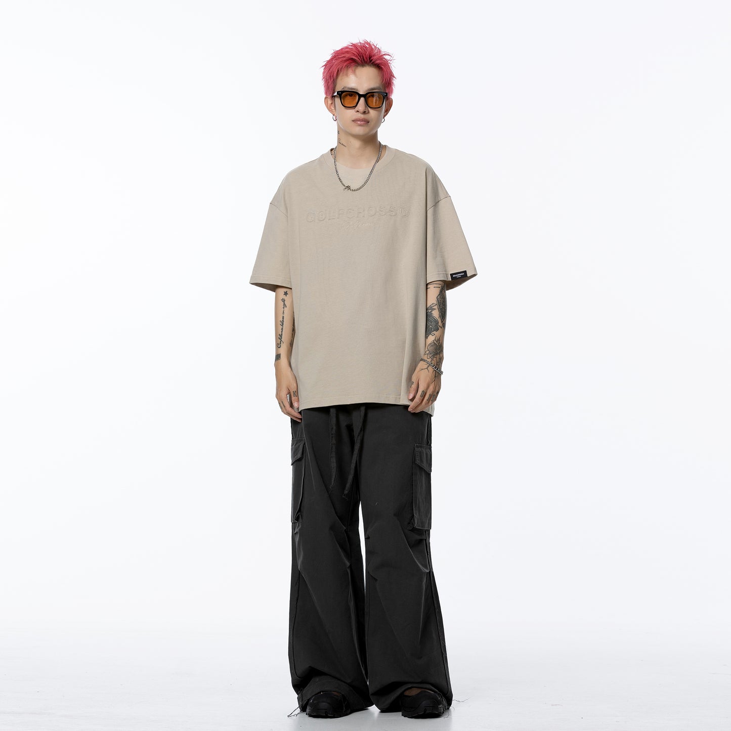 Golfkross harflari shimgichli bosilgan naqshinkor kashtado'zlik tasodifiy yumaloq bo'yinli yelkali qisqa yengli futbolkalar naqshli erkaklar va ayollar