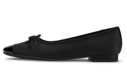 Charlz va Keyt ayollar uchun espadrillar