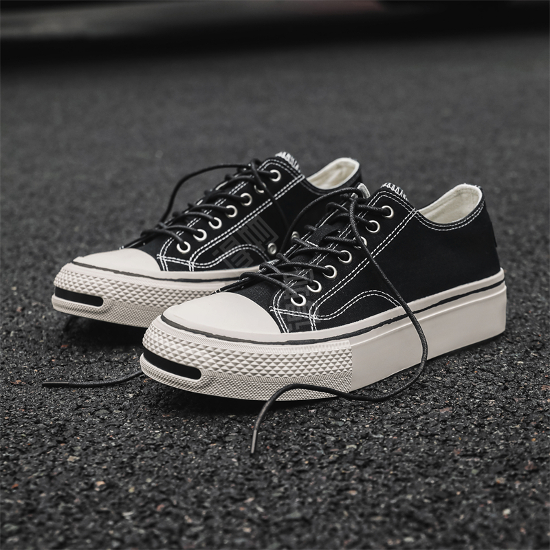 Erkaklar AAA 1955-yildan beri krossovkalar