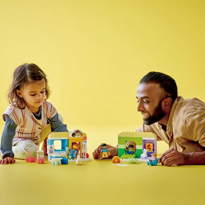 Bolalar bog'chasida LEGO Happy Hour (10992)