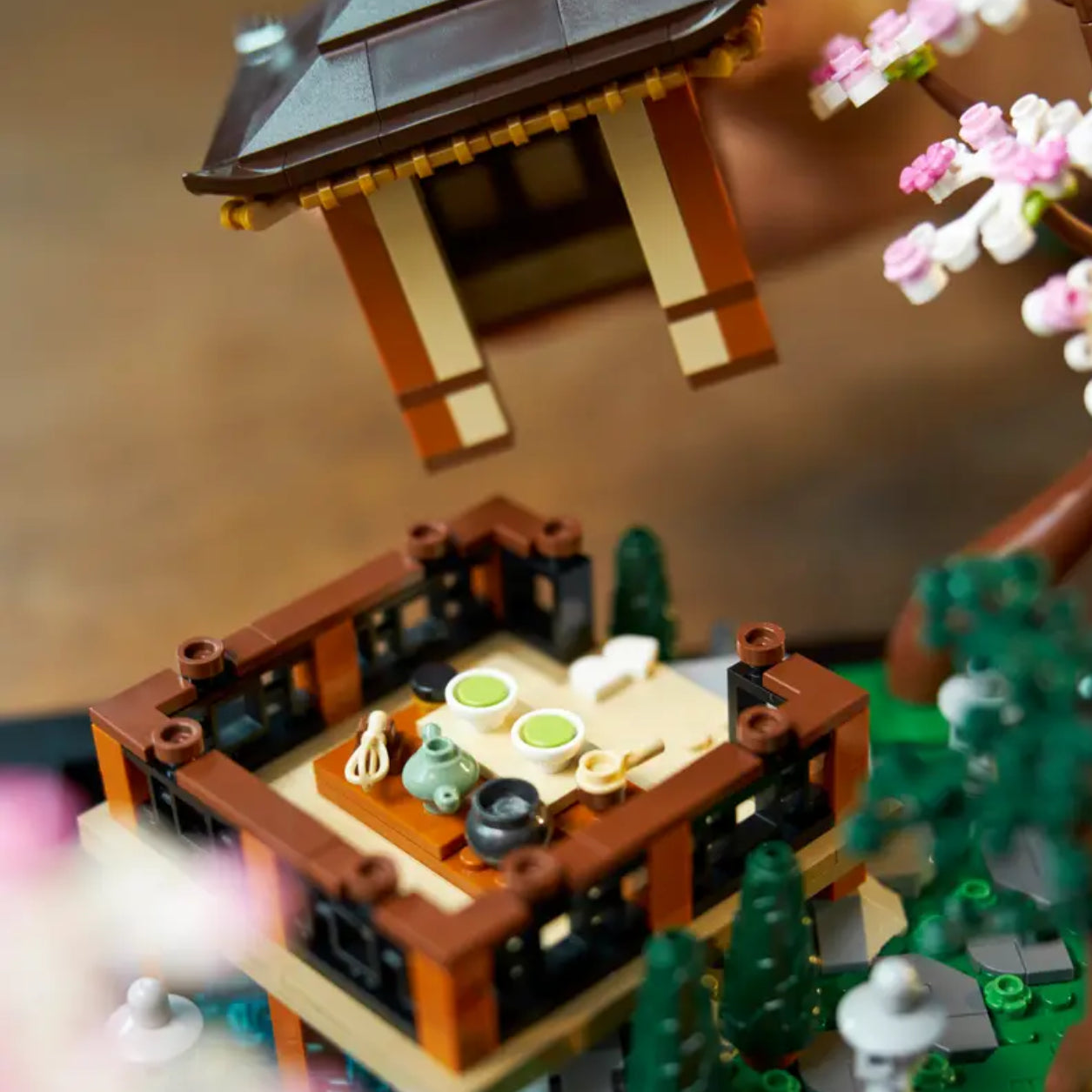 LEGO konstruktori "Zen bog'i mavzusi" (10315)