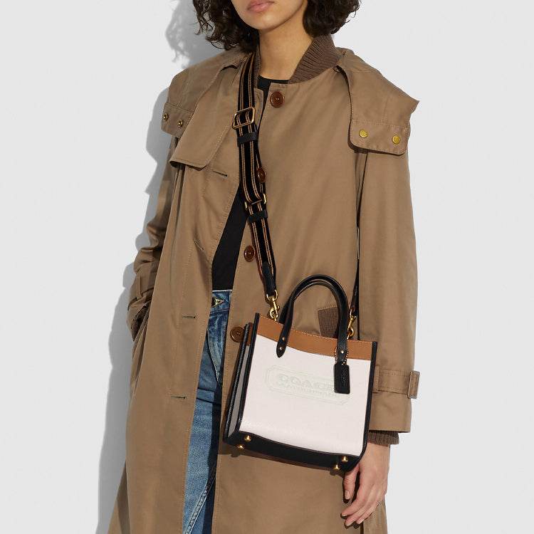 Сумка женская Coach Field 22 Badge Decoration Vertical - Boxette Shop
