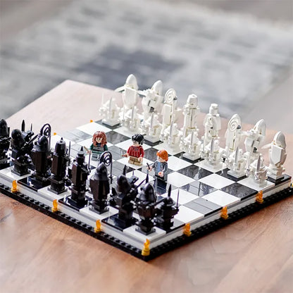LEGO Garri Potter "Xogvarts sehrgarlari shaxmat to'plami"