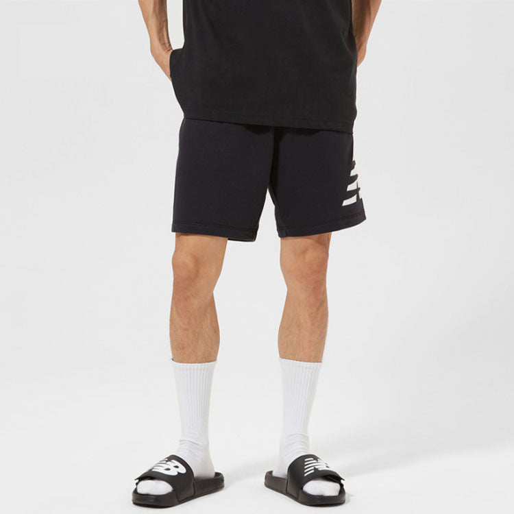 New Balance erkaklar uchun qora rangli Relaxed logotipli naqshli trikotaj shortilar
