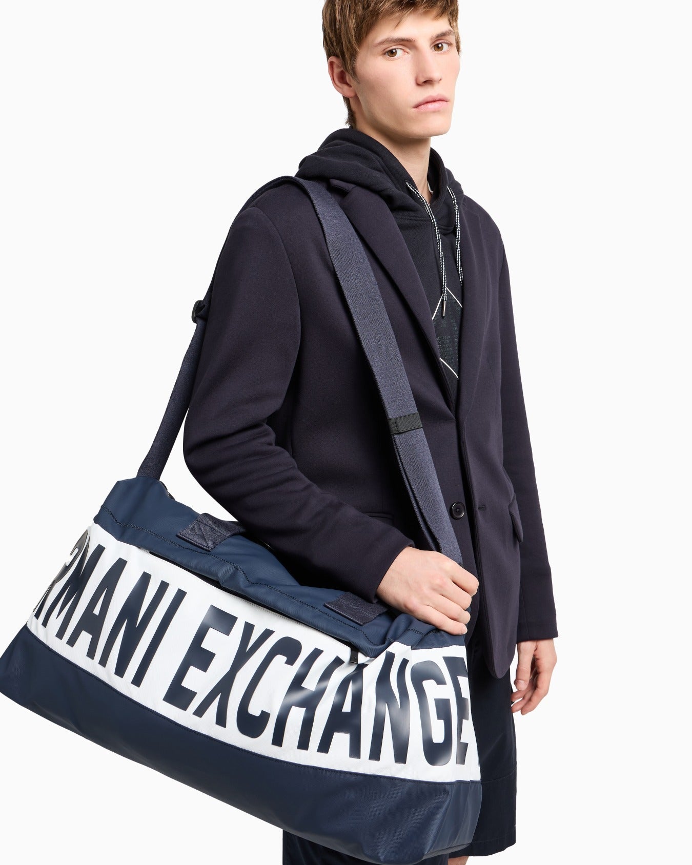 Armani Exchange Max logotipi sayohat sumkasi