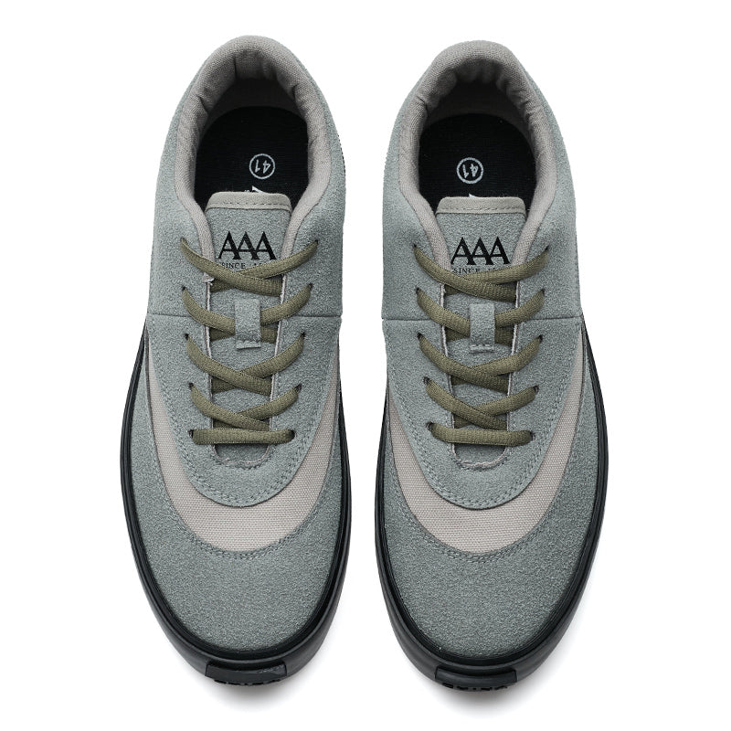 Erkaklar AAA 1955-yildan beri krossovkalar