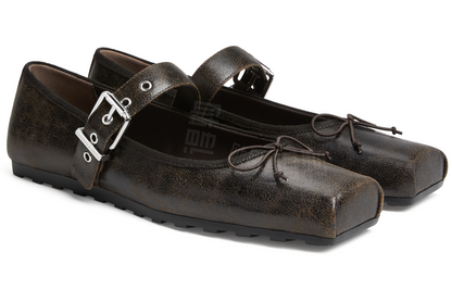 Charlz va Keyt ayollar poyabzali