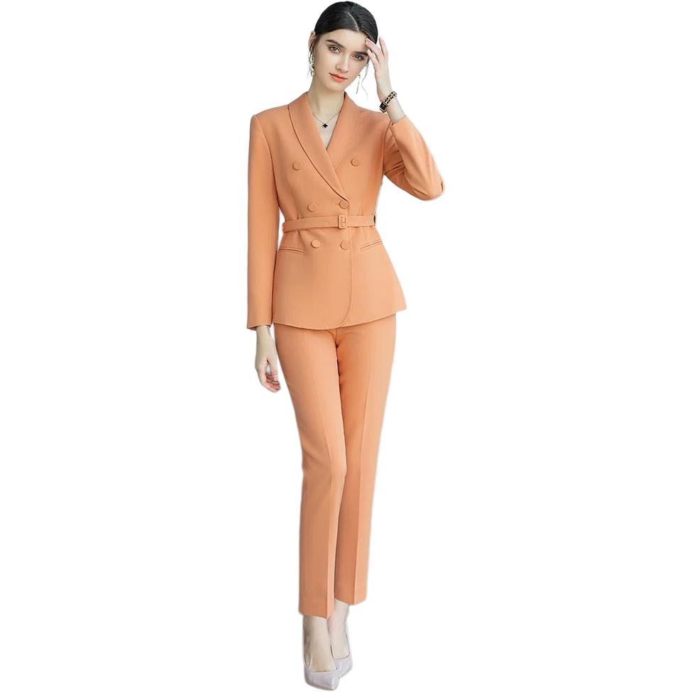 Bir ro'mol odob kommutatsiyasi yorqin katta ayol qahramoni shahar go'zalligi ish joyida martaba ish kiyimi erta bahor egasi menejeri tibbiyot o'qituvchisi uzun rasmiy kostyum shim kostyum ayollar