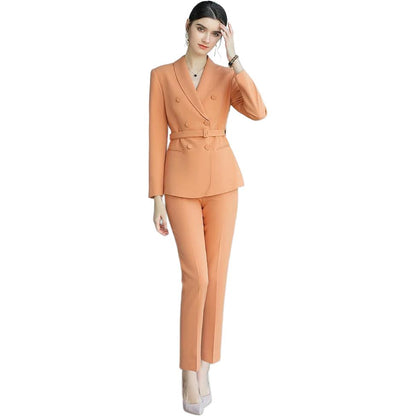 Bir ro'mol odob kommutatsiyasi yorqin katta ayol qahramoni shahar go'zalligi ish joyida martaba ish kiyimi erta bahor egasi menejeri tibbiyot o'qituvchisi uzun rasmiy kostyum shim kostyum ayollar