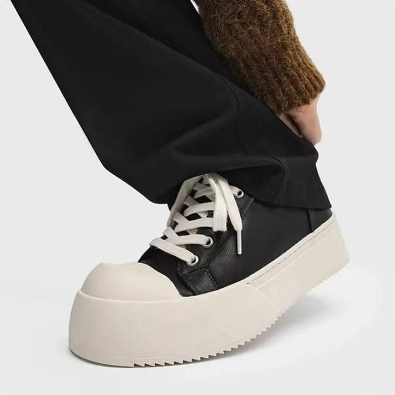 AAA 1955-yildan beri krossovkalar