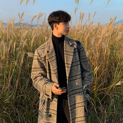 Yumshoq astarli o'rta uzunlikdagi tvid qalin tizzali koreyscha bo'shashgan britan uslubidagi pastki palto bir xil ko'krakli erkaklar va ayollar