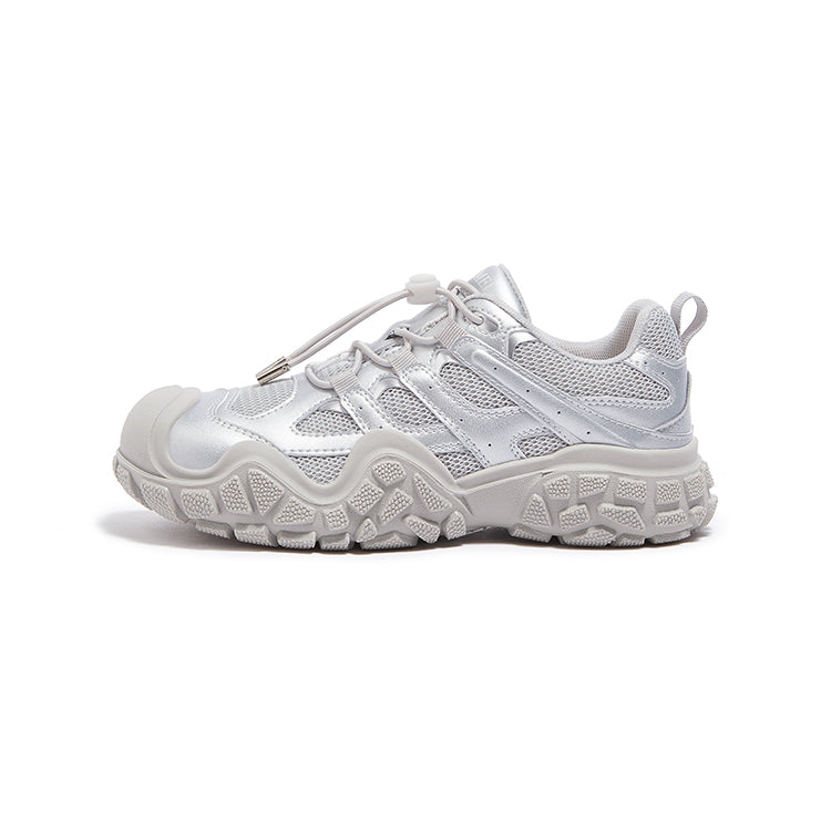 Ayollar uchun tuya krossovkalari