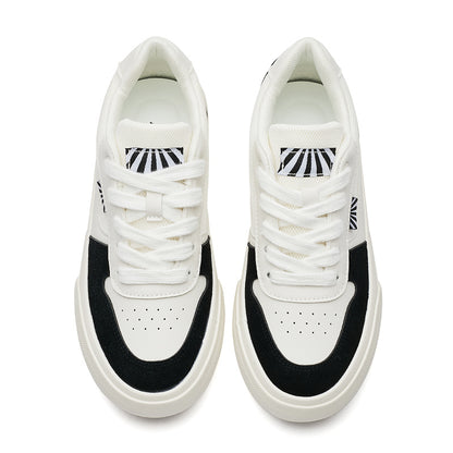 AAA 1955-yildan beri krossovkalar