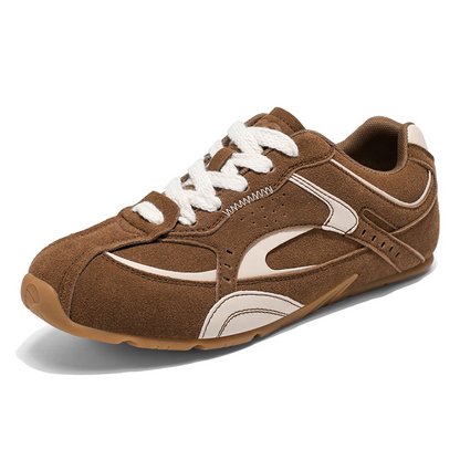 Erkaklar AAA 1955-yildan beri krossovkalar