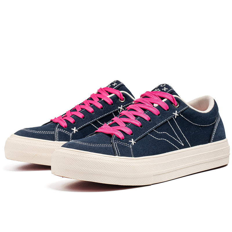 AAA 1955-yildan beri krossovkalar