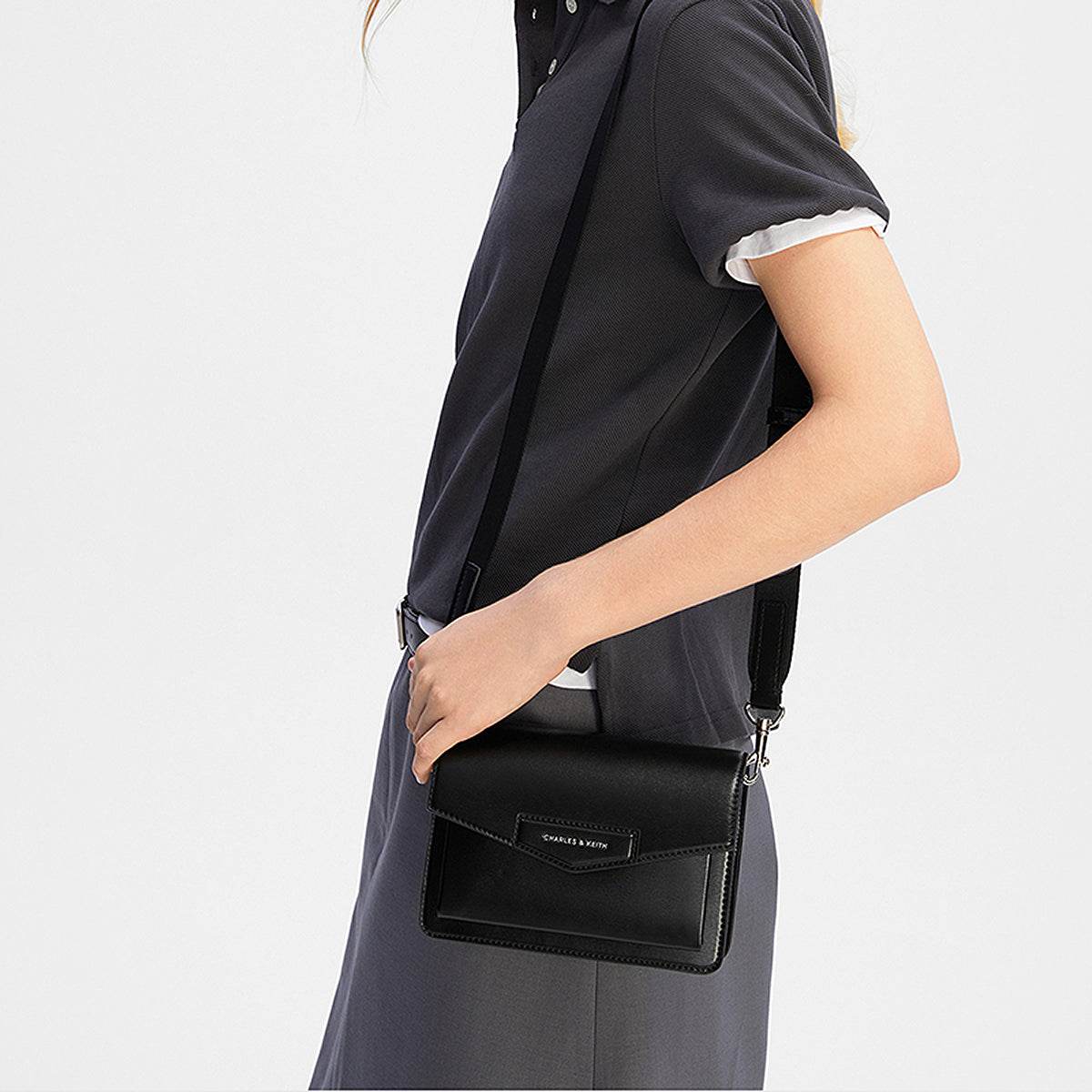 Сумка женская Charles&Keith Simple Wide Strap Square Envelope - Boxette Shop