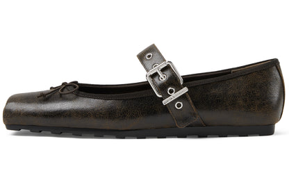 Charlz va Keyt ayollar poyabzali