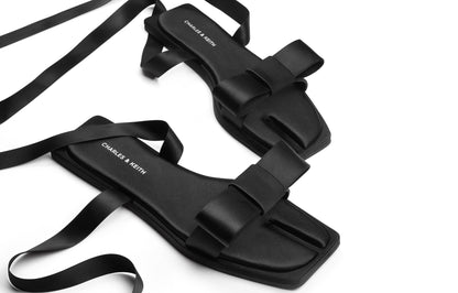 Charlz va Keyt ayollar sandallari