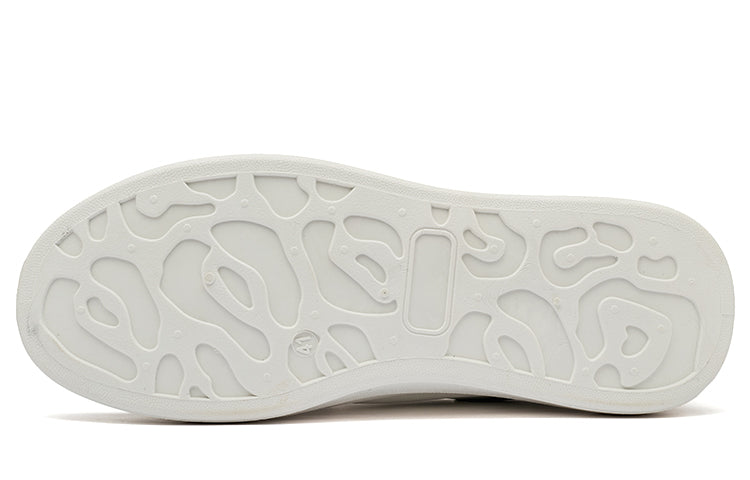 AAA 1955-yildan beri krossovkalar