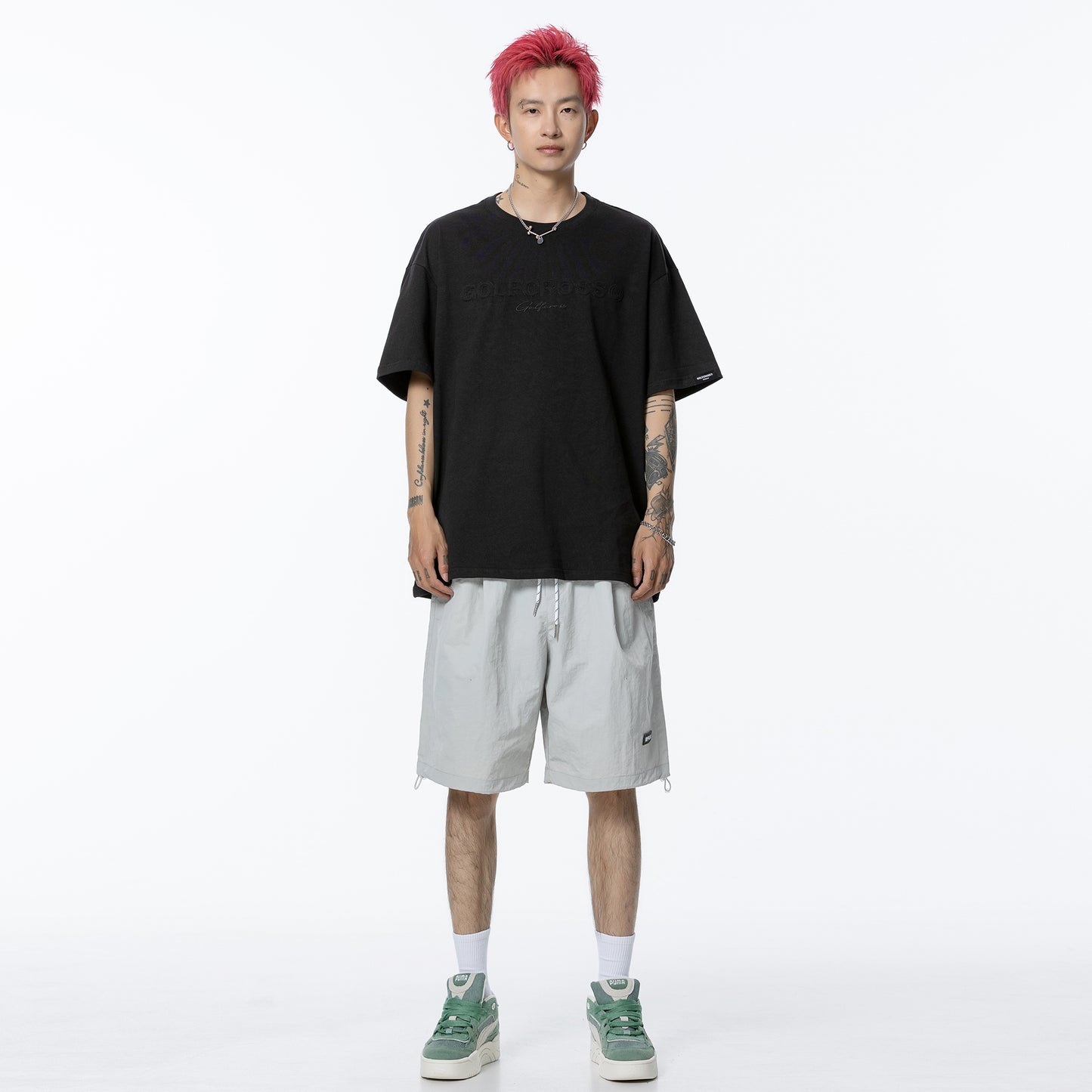 Golfkross harflari shimgichli bosilgan naqshinkor kashtado'zlik tasodifiy yumaloq bo'yinli yelkali qisqa yengli futbolkalar naqshli erkaklar va ayollar