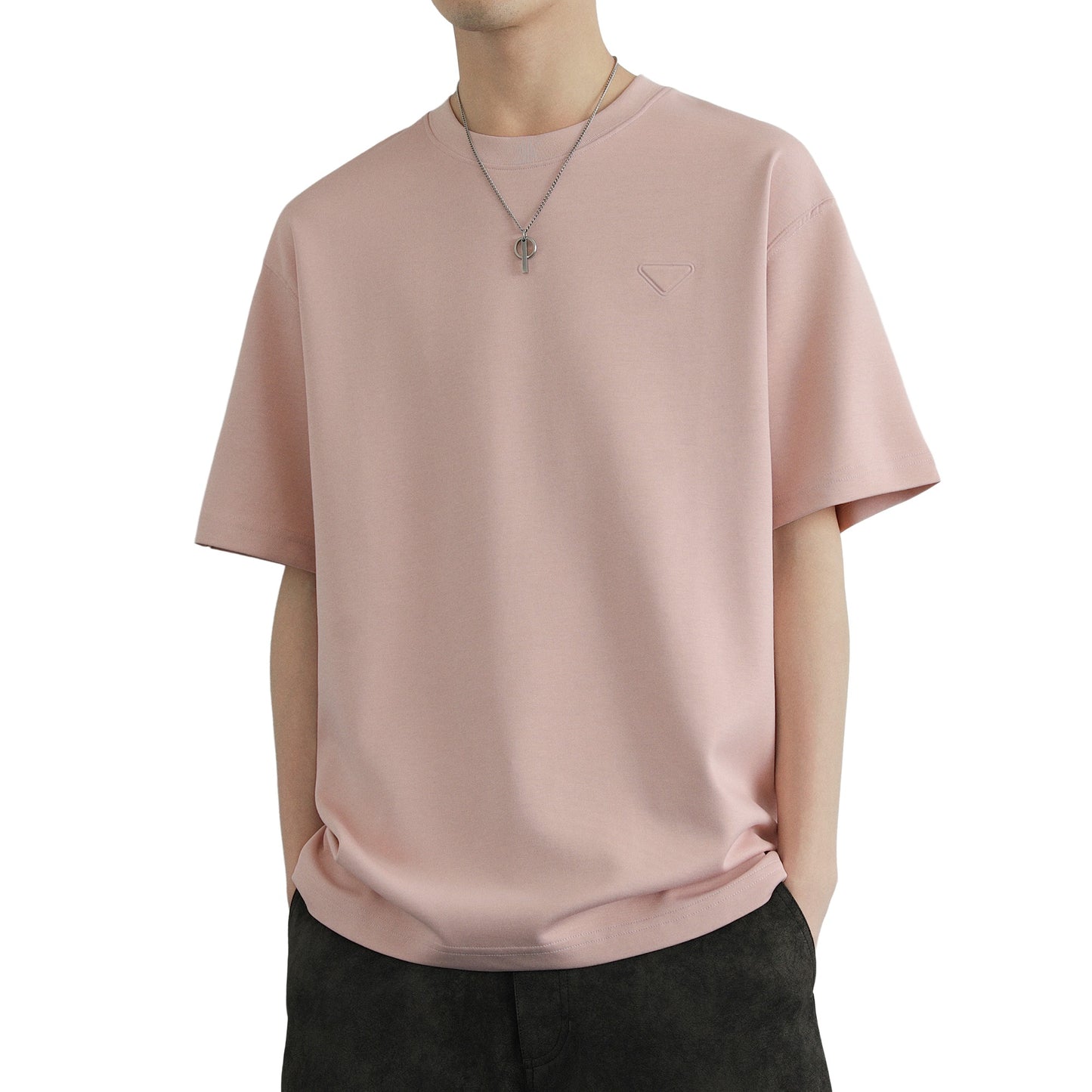 Hvga asosiy modellari eski pul uslubi yumshoq va qulay teri salqin tuyg'u yarim yengli pastki ko'ylak Amerika tekis rangli moda shaxsiyat trendi tasodifiy erkin qisqa qisma futbolkalar bir xil modellar bilan erkaklar va ayollar