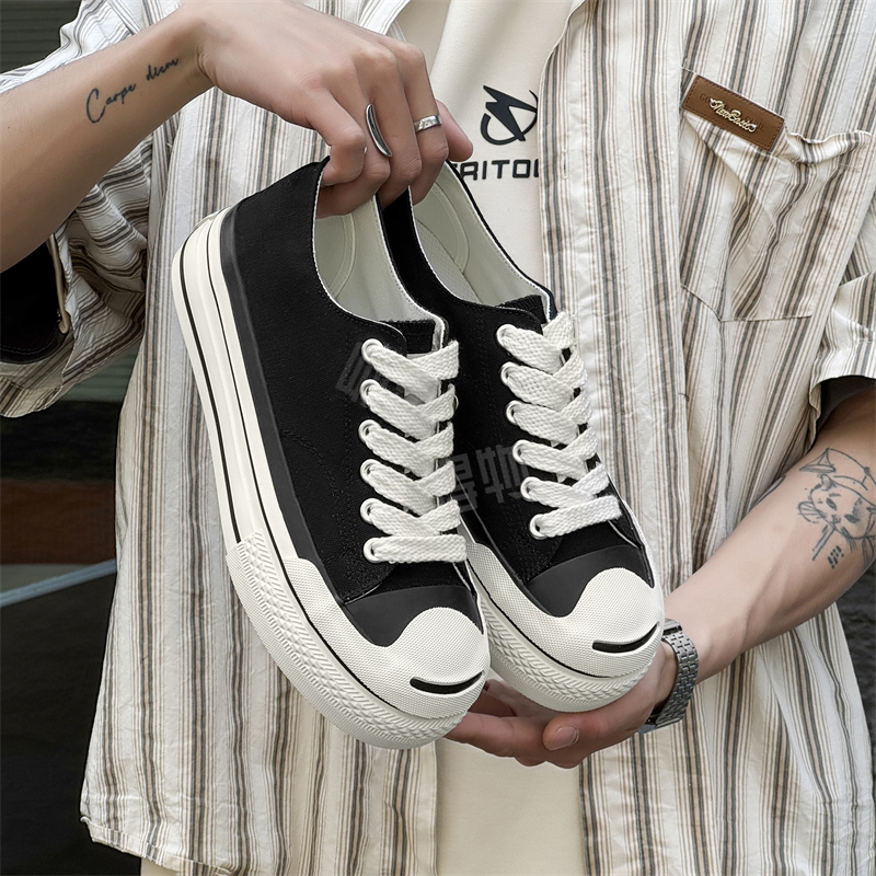 AAA 1955-yildan beri krossovkalar