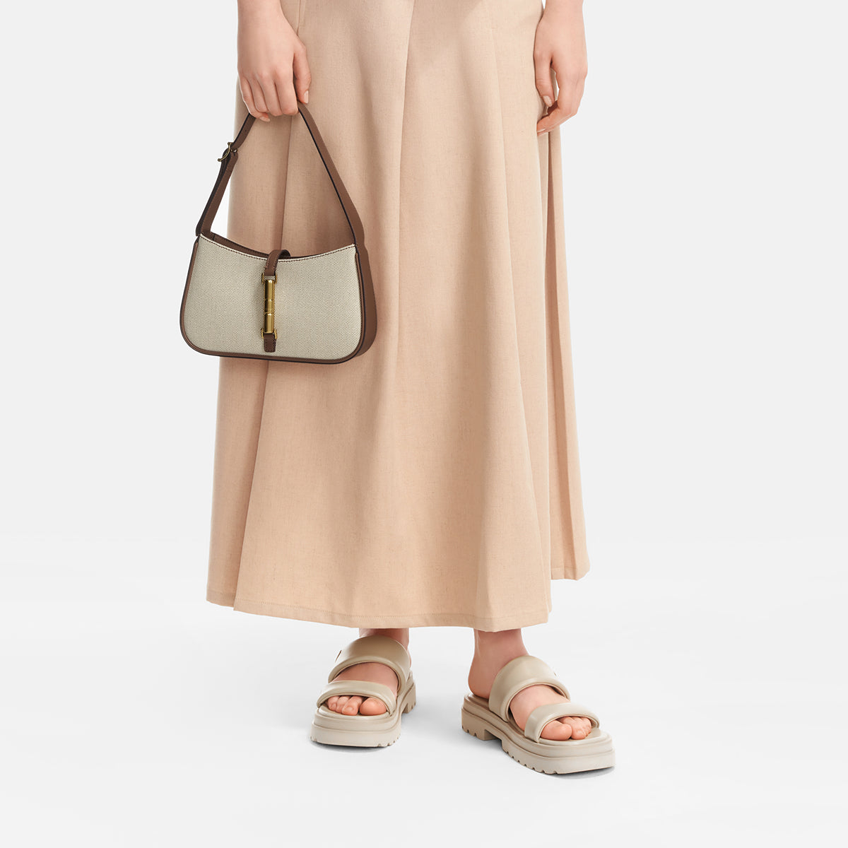 Charlz va Keyt ayollar flip-floplari