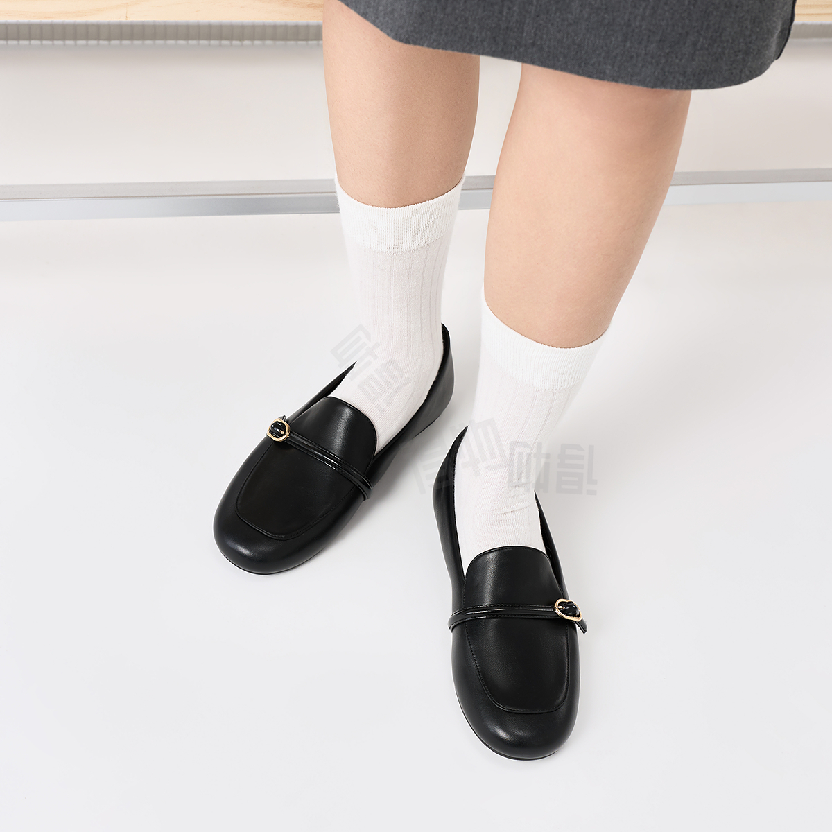 Charlz va Keyt ayollar poyabzali