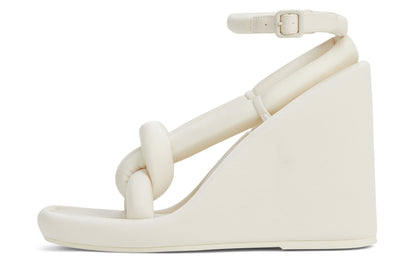 Charlz va Keyt ayollar sandallari