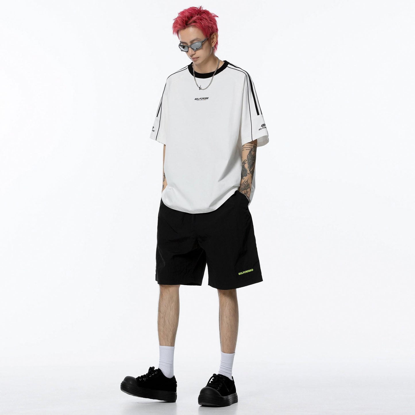 Kollej uslubidagi golfkross rangli to'qnashuv lentasi chiziqli yelkali yengli dumaloq bo'yinli qisqa yengli futbolka bir xil paragrafli erkaklar va ayollar