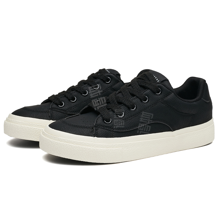 Erkaklar AAA 1955-yildan beri krossovkalar