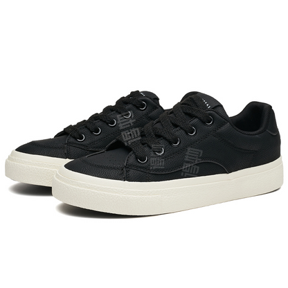 Erkaklar AAA 1955-yildan beri krossovkalar