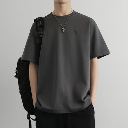 Hvga asosiy modellari eski pul uslubi yumshoq va qulay teri salqin tuyg'u yarim yengli pastki ko'ylak Amerika tekis rangli moda shaxsiyat trendi tasodifiy erkin qisqa qisma futbolkalar bir xil modellar bilan erkaklar va ayollar